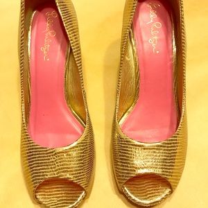 Lilly Pulitzer Gold Resort Wedge | Size 6
